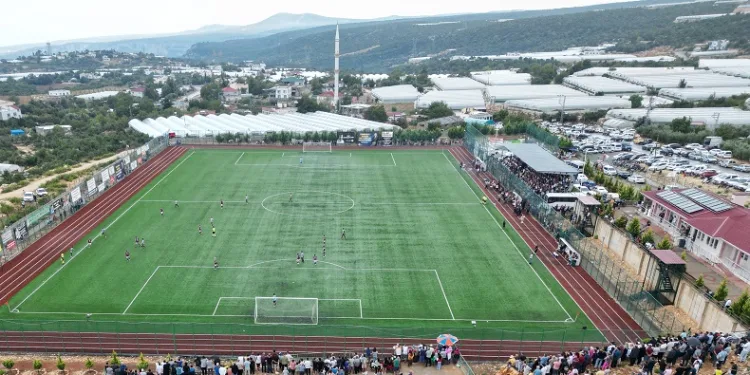 Süper lig maçı değil, mahalle maçı: 15 bin kişi izledi