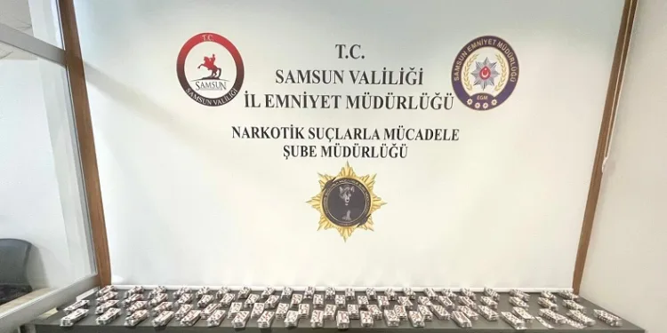 Geceleyin bekçilerin boş arazide fark ettiği koliden 4 bin 47 adet uyuşturucu hap ele geçirildi