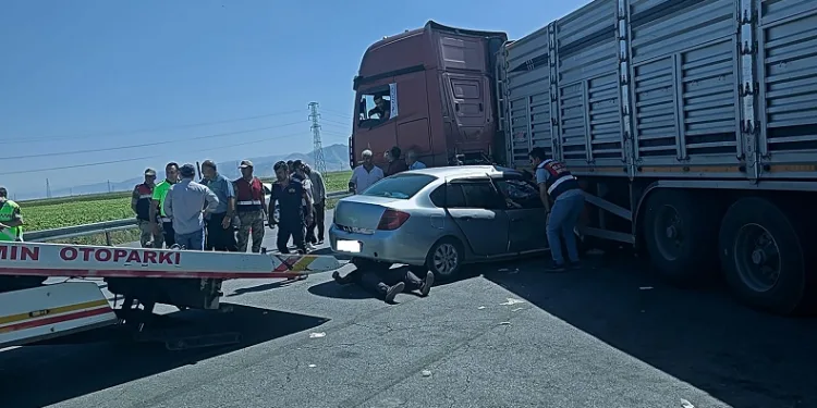 Otomobil tıra çarptı: 1 ölü, 5 yaralı