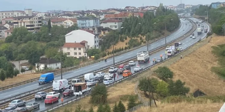 TEM’de yağmur sebebiyle kaza: 8 yaralı