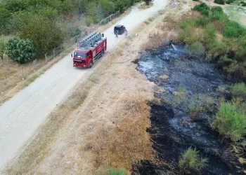 Yıldırım düştü yangın çıktı