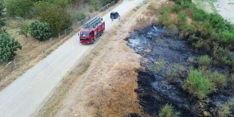 Yıldırım düştü yangın çıktı