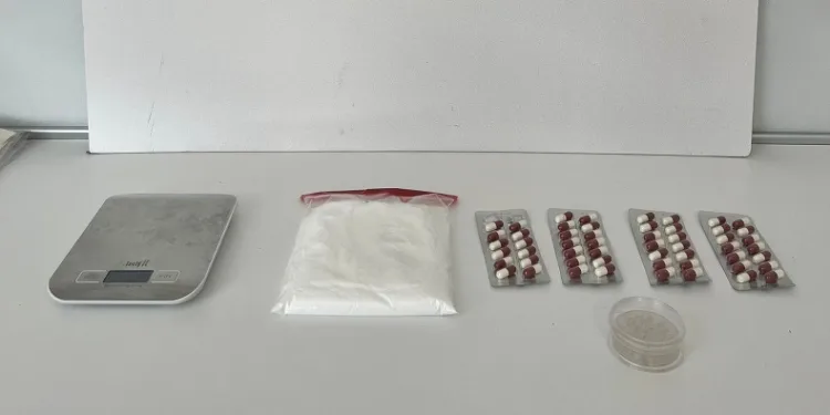 Boş arazideki kolinin ardından evinde de uyuşturucu madde çıktı
