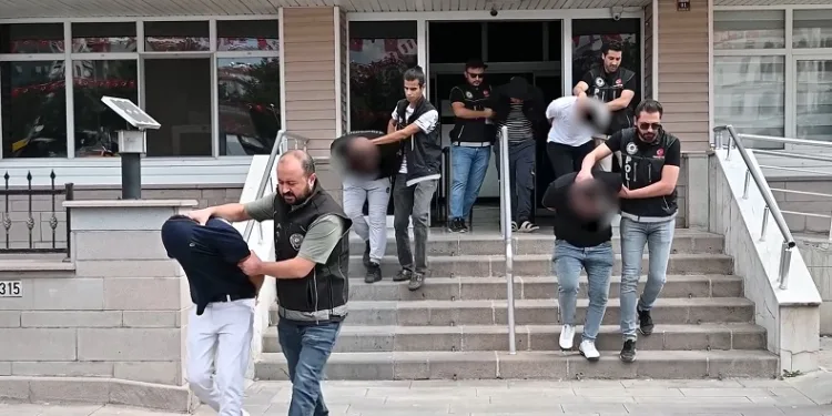 Uyuşturucu satıcılarına darbe: 3 şüpheli tutuklandı