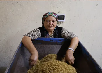 Kötü söylemlere kulak asmadı, ilçenin tek kadın değirmencisi oldu
