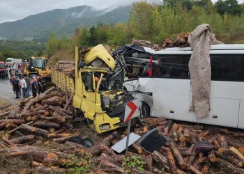 Feci kazada 2 kişi hayatını kaybetti, 23 kişi yaralı