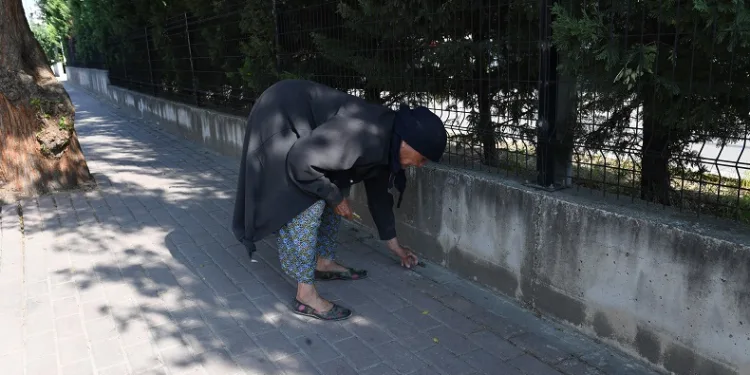 Bursa’da Nefise teyzeden örnek çevre hareketi
