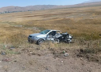 Otomobiller çarpıştı: 3 yaralı