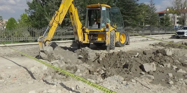 Yıkım çalışması yapılan alanda kemikler bulundu