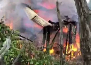 Ahşap ev yangında kül oldu