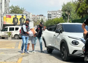 İzmir’de 2 kişiyi öldürüp 3 kişiyi yaralayan gaspçı katil tutuklandı