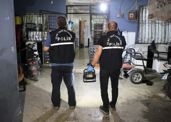Evinde uyurken silahlı saldırıya uğradı