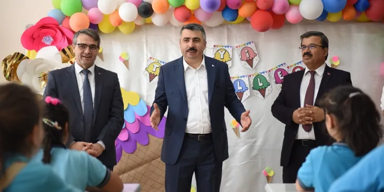 Yıldırım’da esnafa da aileye de destek