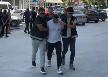 Eşini silahla vurarak öldüren şahıs adliyeye sevk edildi