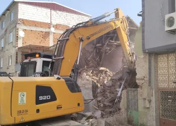 Osmangazi’de metruk bina temizliği