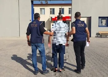 Yurt dışına kaçmaya çalışan FETÖ firarisini polis yakaladı