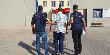 Yurt dışına kaçmaya çalışan FETÖ firarisini polis yakaladı