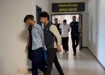 Toplu taşıma araçlarının sistemlerini hackleyen 2 şüpheli Diyarbakır’da yakalandı