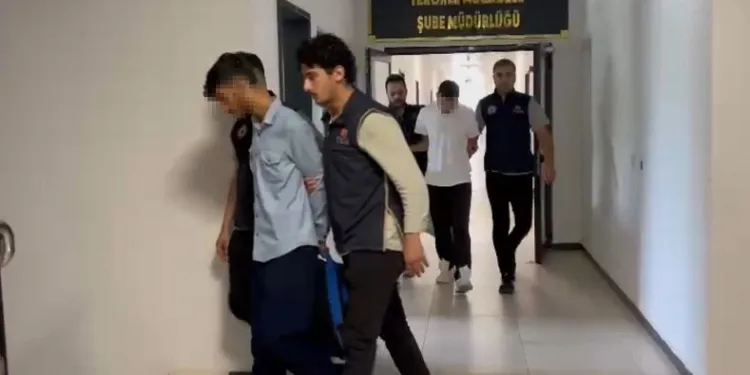 Toplu taşıma araçlarının sistemlerini hackleyen 2 şüpheli Diyarbakır’da yakalandı