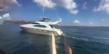 Lüks yatla düzensiz göçmenleri turist kimliğiyle kaçırırken yakalandılar