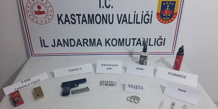 Uyuşturucuyla yakalanan 6 kişi gözaltına alındı