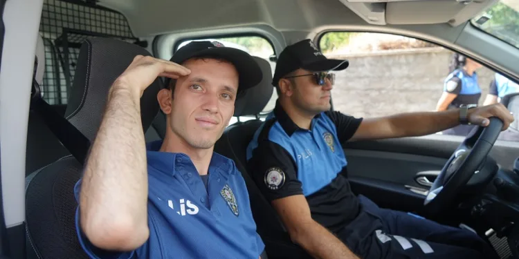 Zihinsel engelli gencin polis olma hayali gerçek oldu