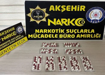 Dur ihtarına uymayarak kaçan araçta uyuşturucu hap ele geçirildi