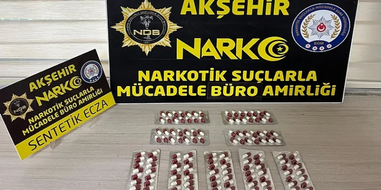 Dur ihtarına uymayarak kaçan araçta uyuşturucu hap ele geçirildi