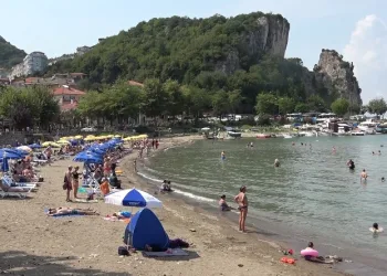 Rus turistler sahile akın etti