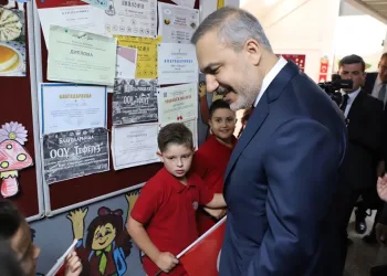 Bakan Fidan’dan Üsküp’te Türkçe eğitim veren okula ziyaret