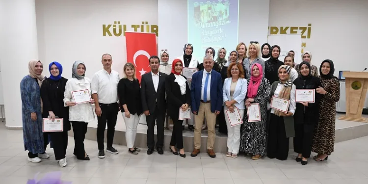 Osmangazi’de Diksiyon Atölyesi’ni tamamlayan kursiyerler sertifikalarını aldı