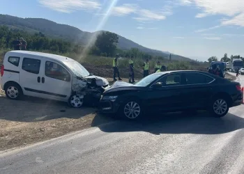 İznik kaymakamı makam aracıyla kaza geçirdi