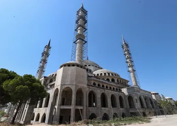 Bursa Valisi Erol Ayyıldız, Türkiye’nin en büyük 3. camisinin inşaatını ziyaret etti