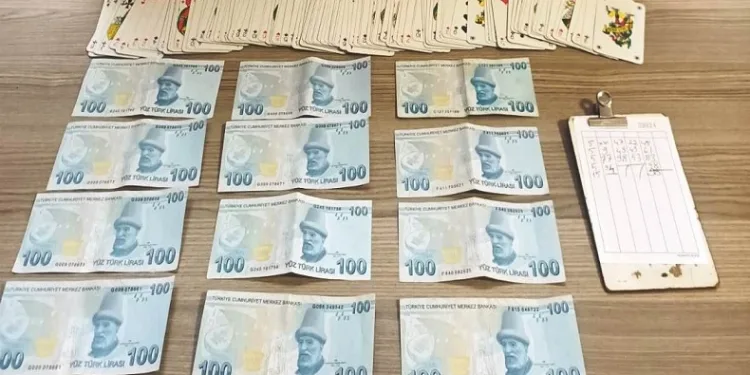 Kumar oynayan 4 kişiye 25 bin 700 TL para cezası