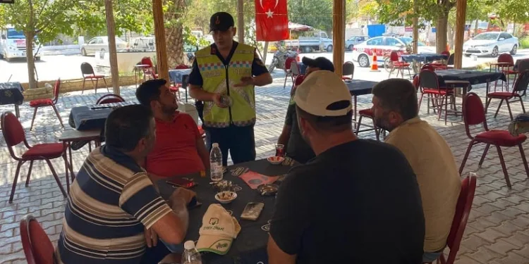 Jandarma trafik timleri vatandaşları bilgilendirdi