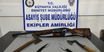 3 kişiden ruhsatsız av tüfeği ve kesici aletler ele geçirildi