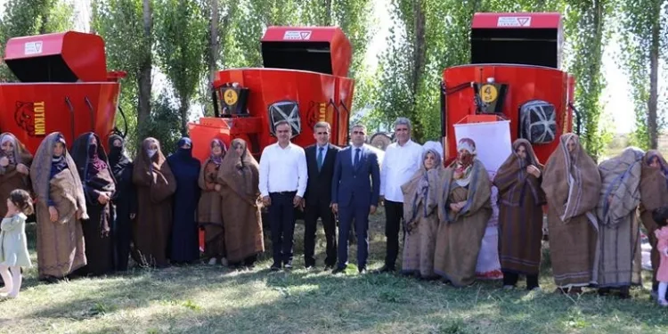 Kadın çiftçilere makine ve ekipman desteği