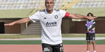 Altay’ın 43 yaşındaki golcüsü Murat Uluç, rekorlara doymuyor