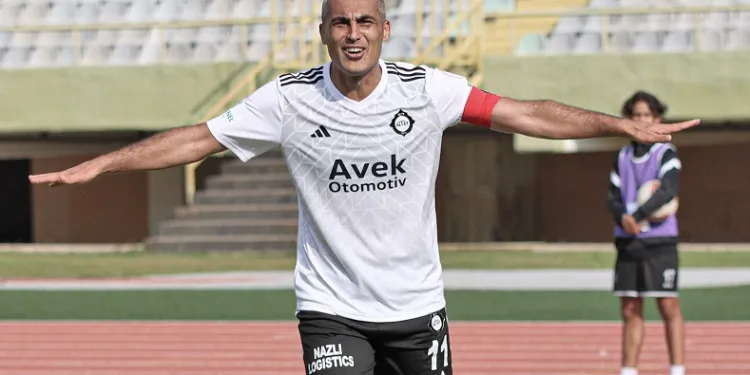 Altay’ın 43 yaşındaki golcüsü Murat Uluç, rekorlara doymuyor