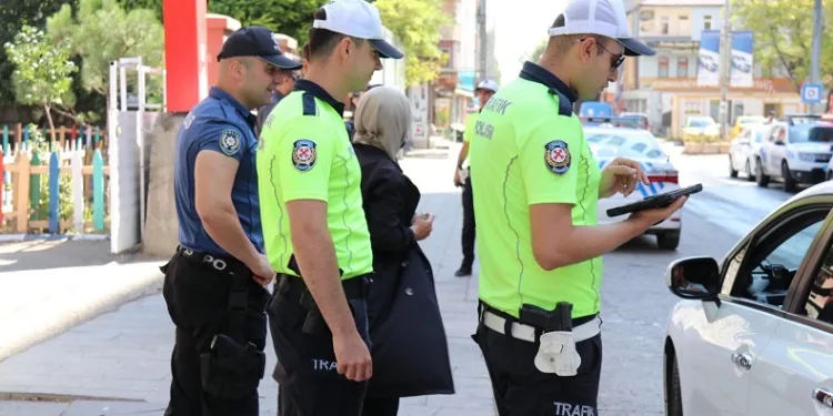 Okul servisleri ve güzergahları ilk gün denetlendi