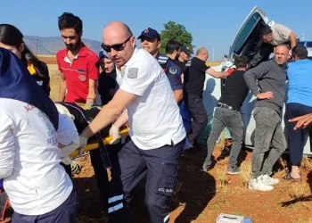 Otomobil şarampole takla attı