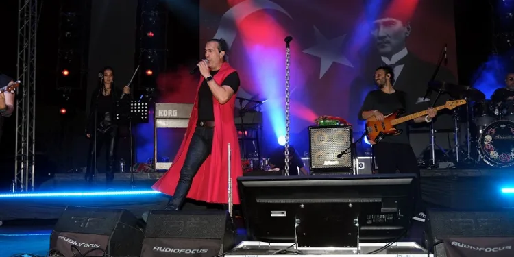 Orhaneli Karagöz Festivali ve Kurtuluş şenlikleri coşkuyla kutlandı