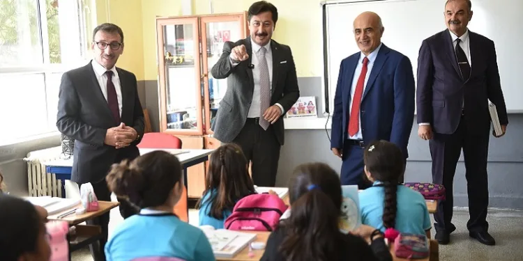 Yenişehir’de 8 bin 884 öğrenci ders başı yaptı