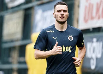 Fenerbahçe’de Kostic ilk antrenmanına çıktı