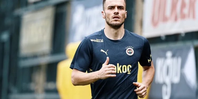 Fenerbahçe’de Kostic ilk antrenmanına çıktı