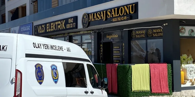 Genç kadın masaj salonunda bıçaklanarak öldürülmüş halde bulundu