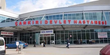 Otomobil ile motosiklet çarpıştı