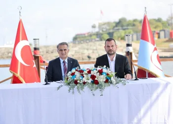 Trabzonspor’da Şenol Güneş için imza töreni düzenlendi