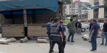 Üreticinin kamyonuyla kendi malını satması engellenince eylem yaptı