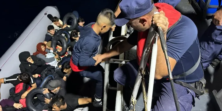 Ayvacık’ta 31 kaçak göçmen yakalandı